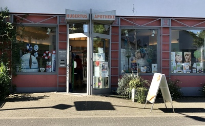 Die Hubertus Apotheke von außen